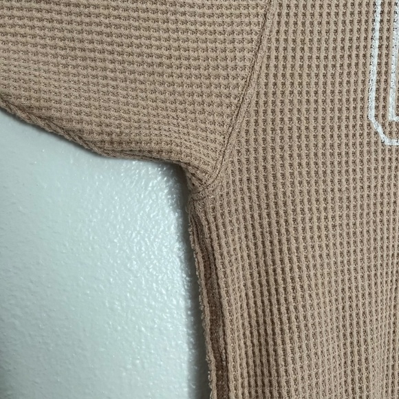 aerie - Ultra-Cozy Waffle Knit CHICAGO Graphic Beige Crew Neck Sweatshirt - XL - Picture 8 of 14